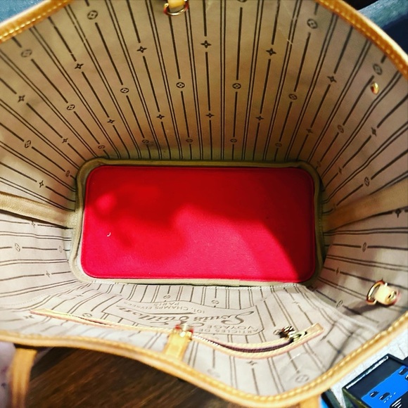 Authentic Neverfull MM Louis Vuitton Tote - Picture 7 of 15